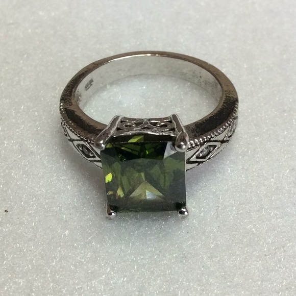 FINAL SALE PRICE Silver Peridot & White Topaz Ring -Size 7 - Picture 2 of 5